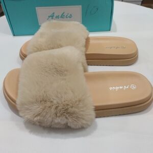 Ankis Women's Tan Fur Slippers